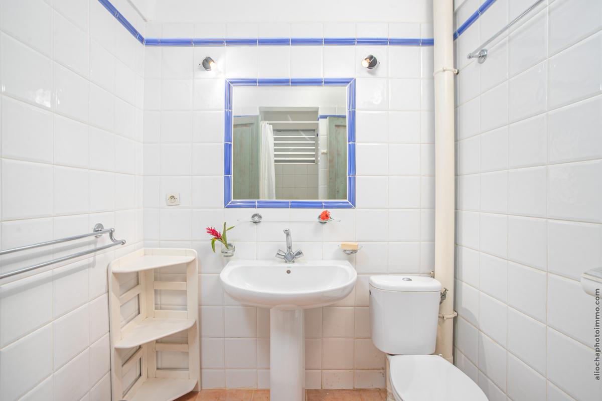 41 Location-villa-Martinique_ Bungalow chambre 1 salle de'au